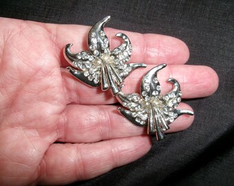 Vintage Rhinestone Lily Pair of Buckles, Use as Belt or Shoe Clips, Old Silvertone Jeweled Floral Accents for Shoes or Dress Making