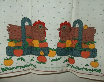 Vintage Taylor Ng Hens and Chicks Kitchen Towel, HTF MCM Tea Towel, Chicken in a Basket, RARE 1981 Towel in Excellent Condition