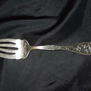 Antique Carnation Pattern Serving Fork, Vintage Oneida Medium Cold Meat Fork,  1908 Silver Plated Fork Silverplate Flatware