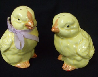 Vintage Takahashi Yellow Chick Shakers , Easter Chick Salt and Pepper