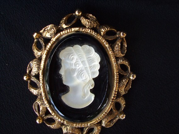 Vintage Camphor Glass Cameo Brooch , Old Cameo Bl… - image 4