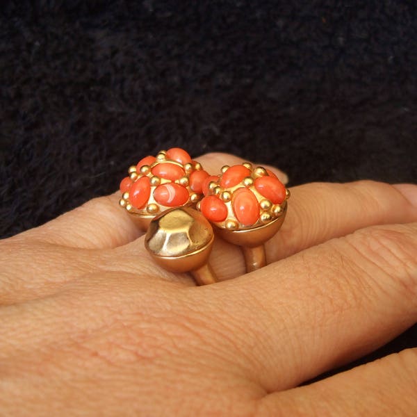 Vintage Crazy Faux Coral Eighties Goldtone Ring, Summer Costume Jewelry , Large Unusual Coral and Gold 1980s Jewelry