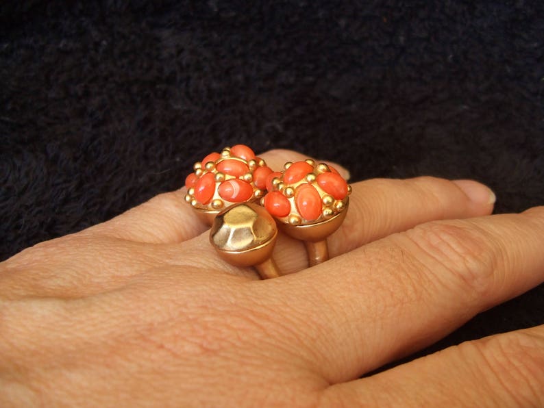 Vintage Crazy Faux Coral Eighties Goldtone Ring, Summer Costume Jewelry , Large Unusual Coral and Gold 1980s Jewelry image 1