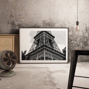 Torre Eiffel segundo nivel de cerca blanco y negro Galería de impresión pared vivero impresión