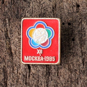 Vintage &#39;85 Moscow Youth Games Pin RARE
