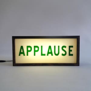 APPLAUSE Lightbox Sign, Green Typeface Retro Wooden Lighted Hand Painted Signs Illuminated Theatre Home Studio Light, 35 x 16 cm