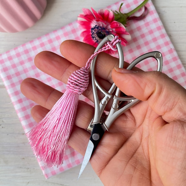 Forbici da ricamo anemone con nappa rosa