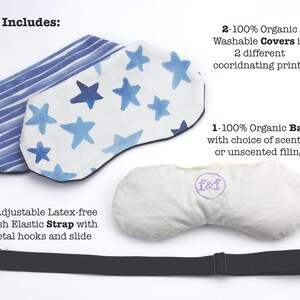 Puede incluir: Conjunto de dos mascarillas para ojos de algod&oacute;n org&aacute;nico con diferentes patrones azules y blancos, una con estrellas y otra con rayas. El conjunto tambi&eacute;n incluye una bolsa de algod&oacute;n org&aacute;nico 100% con opci&oacute;n de relleno perfumado o sin perfume, y una correa ajustable sin l&aacute;tex con ganchos met&aacute;licos.