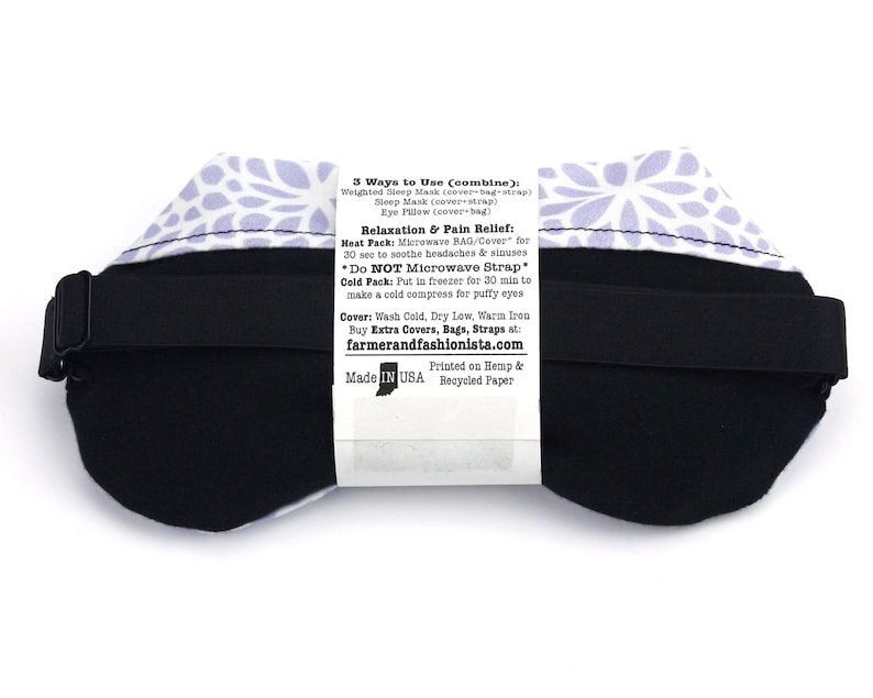 Puede incluir: Una m&aacute;scara para los ojos floral blanca y morada con una correa negra ajustable. La parte posterior de la m&aacute;scara tiene instrucciones para usarla como compresa caliente o fr&iacute;a. El texto dice: "3 Ways to Use (combine): Weighted Sleep Mask (cover-bag-strap) Sleep Mask (cover+strap) Eye Pillow (cover bag) Relaxation & Pain Relief: Heat Pack: Microwave BAG/Cover for 30 sec to soothe headaches & sinuses *Do NOT Microwave Strap" Cold Pack: Put in freezer for 30 min to make a cold compress for puffy eyes Cover: Wash Cold, Dry Low, Warm Iron Buy Extra Covers, Bags, Straps at: farmerandfashionista.com Printed on Hemp & Made in USA Recycled Paper"