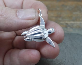 Sterling Silver Sea Turtle necklace, sealife charm pendant jewellery. © Argent Aqua