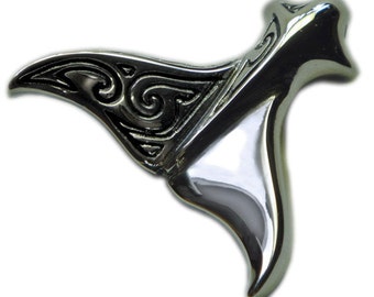 Walflosse Halskette, massiver Sterling Silber Anhänger, Tattoo Design, Geschenk für Walliebhaber. © Argent Aqua