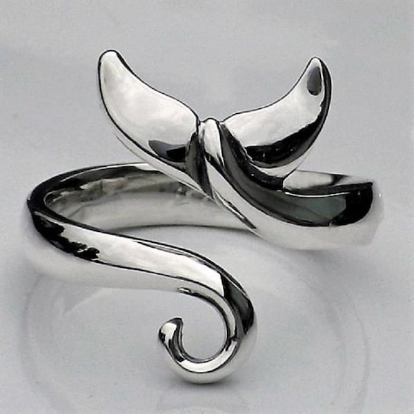 Whale tail ring, silver torque ring, whale fluke ring. UK finger size M, US finger size 6, slightly adjustable size. © Argent Aqua