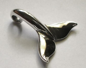 Whale tail necklace, classic sterling silver jewelry, whale fluke design, sea mammal pendant. © Argent Aqua