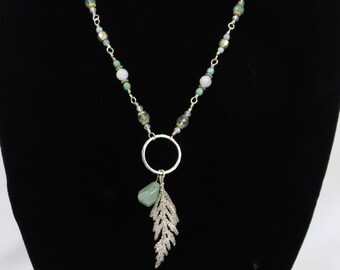 Silver plated juniper leaf necklace green bead moonstone romantic vintage 22" long beaded chain