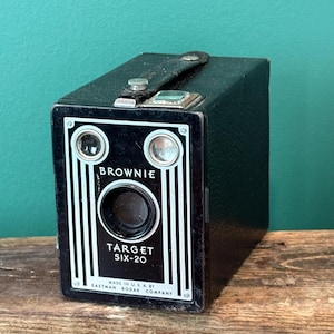 Vintage Brownie Six-20 Camera