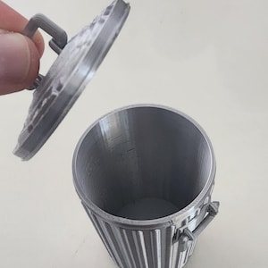 mini trashcan for your RC garage or model town