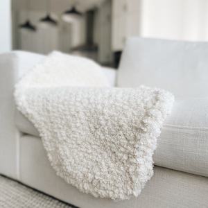 CROCHET PATTERN ⨯ Sheepskin Blanket Rug ⨯ The Aksan