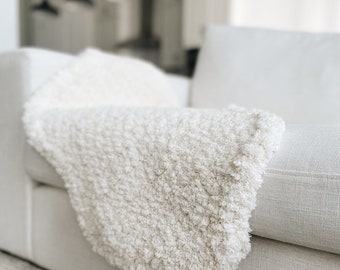 CROCHET PATTERN ⨯ Sheepskin Blanket Rug ⨯ The Aksan