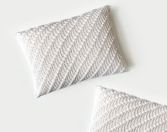 CROCHET PATTERN ⨯ Diagonal, striped, textured pillow ⨯ The Lineyè