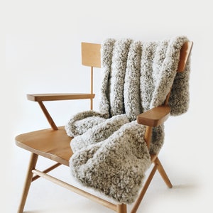 CROCHET PATTERN ⨯ Blanket, Afghan, Throw ⨯ The Paix Faux Fur