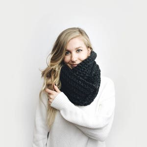 CROCHET PATTERN ⨯ Chunky Infinity Circle Scarf, Ribbed  ⨯ The Léogâne