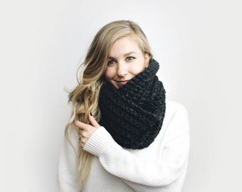 CROCHET PATTERN ⨯ Chunky Infinity Circle Scarf, Ribbed  ⨯ The Léogâne