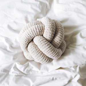 CROCHET PATTERN Knot pillow The Mare image 6