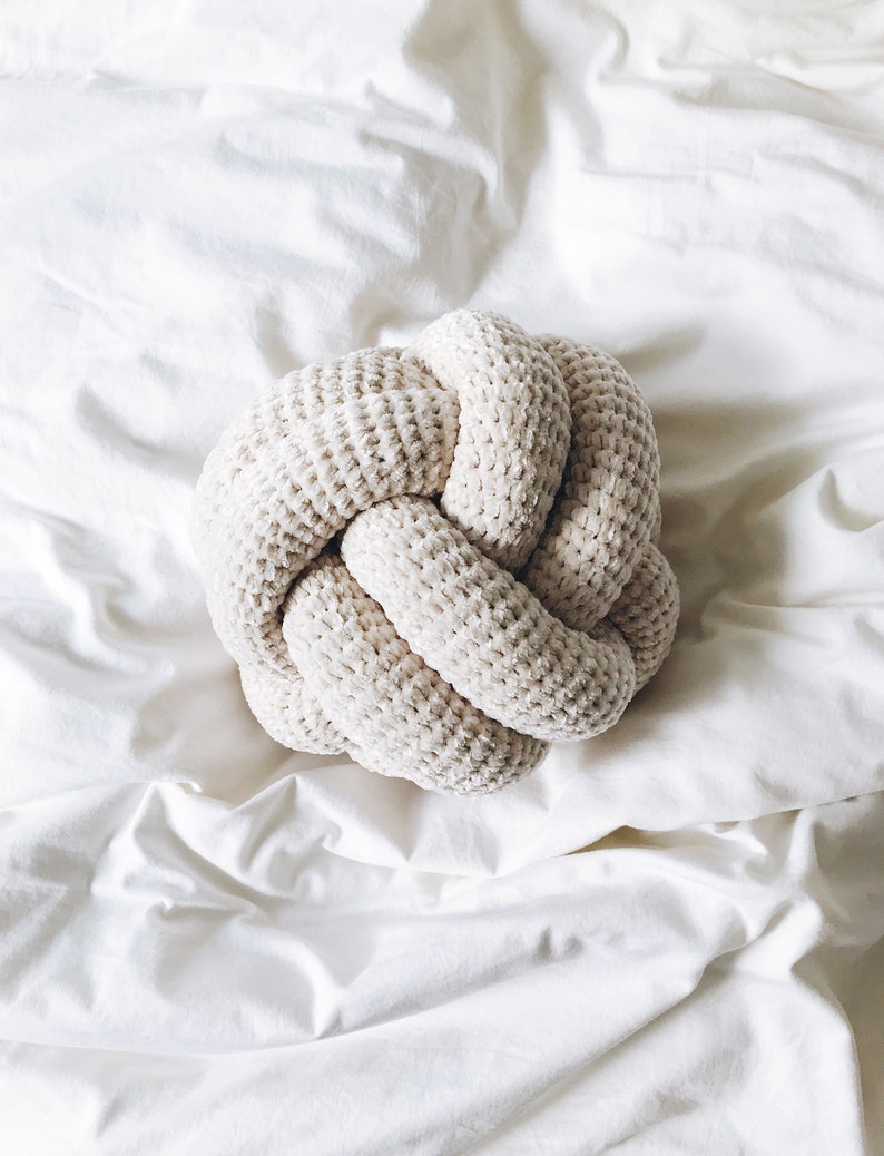 CROCHET PATTERN Knot pillow The Mare image 6