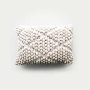 CROCHET PATTERN ⨯ Diamond bobble pillow ⨯ The Labadee