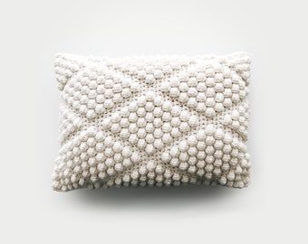 CROCHET PATTERN ⨯ Diamond bobble pillow ⨯ The Labadee