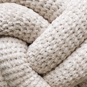 CROCHET PATTERN Knot pillow The Mare image 3