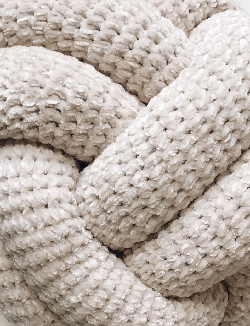 CROCHET PATTERN Knot pillow The Mare image 3