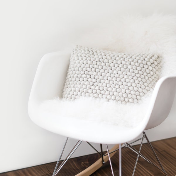 Patrón de crochet para cojín con pompones: Belladère (patrón en PDF)