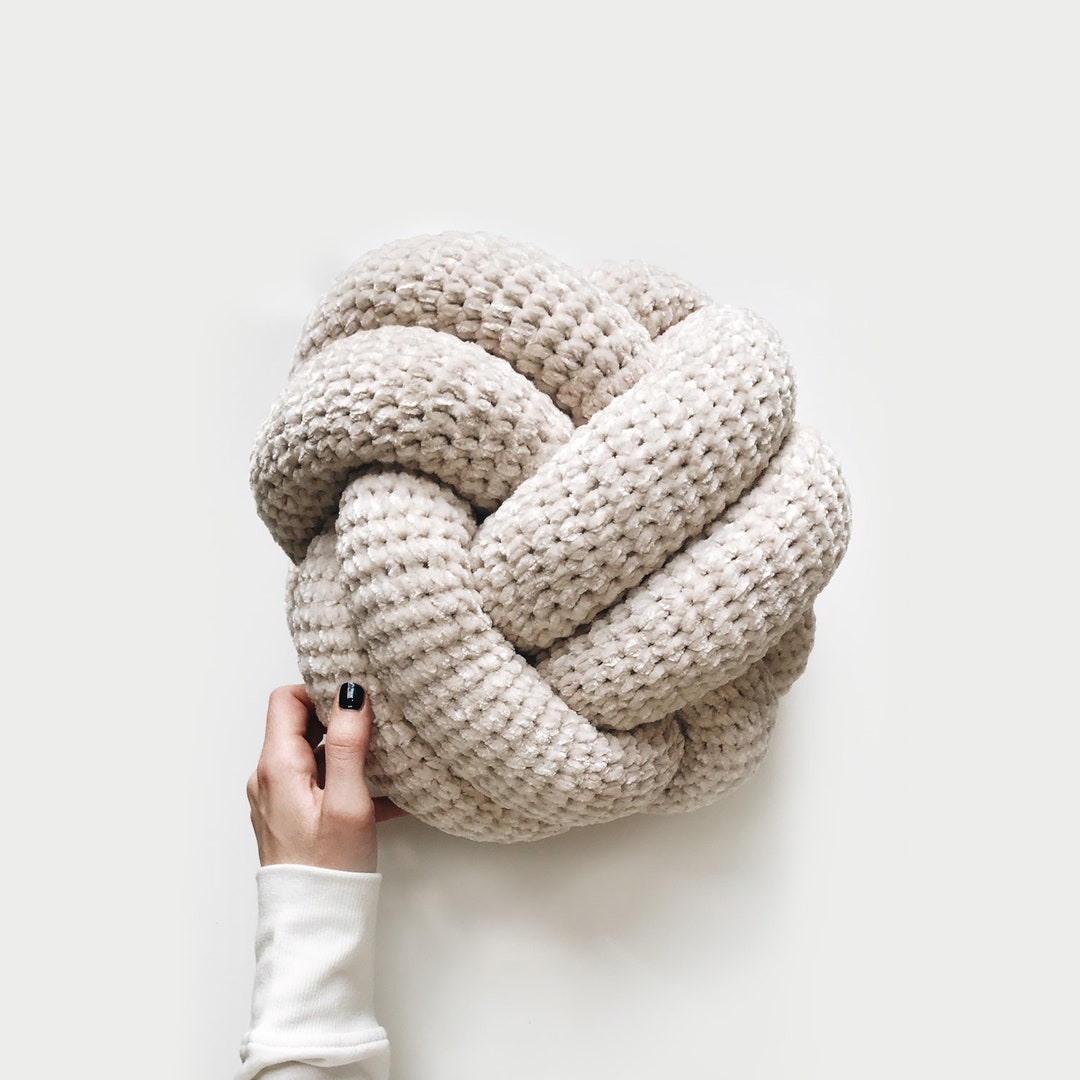 CROCHET PATTERN ⨯ Knot Pillow ⨯ the Mare