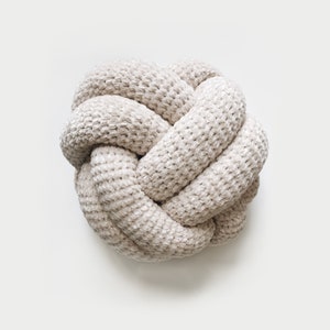 CROCHET PATTERN Knot pillow The Mare image 4