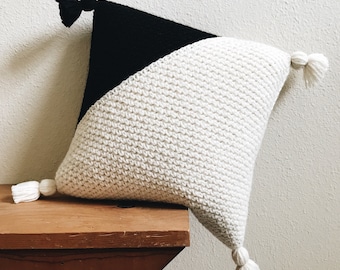 CROCHET PATTERN ⨯ Color Block Square Pillow with Tassels ⨯ The Boucan