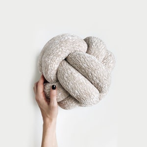 KNIT PATTERN ⨯ Knot pillow ⨯ The Mare