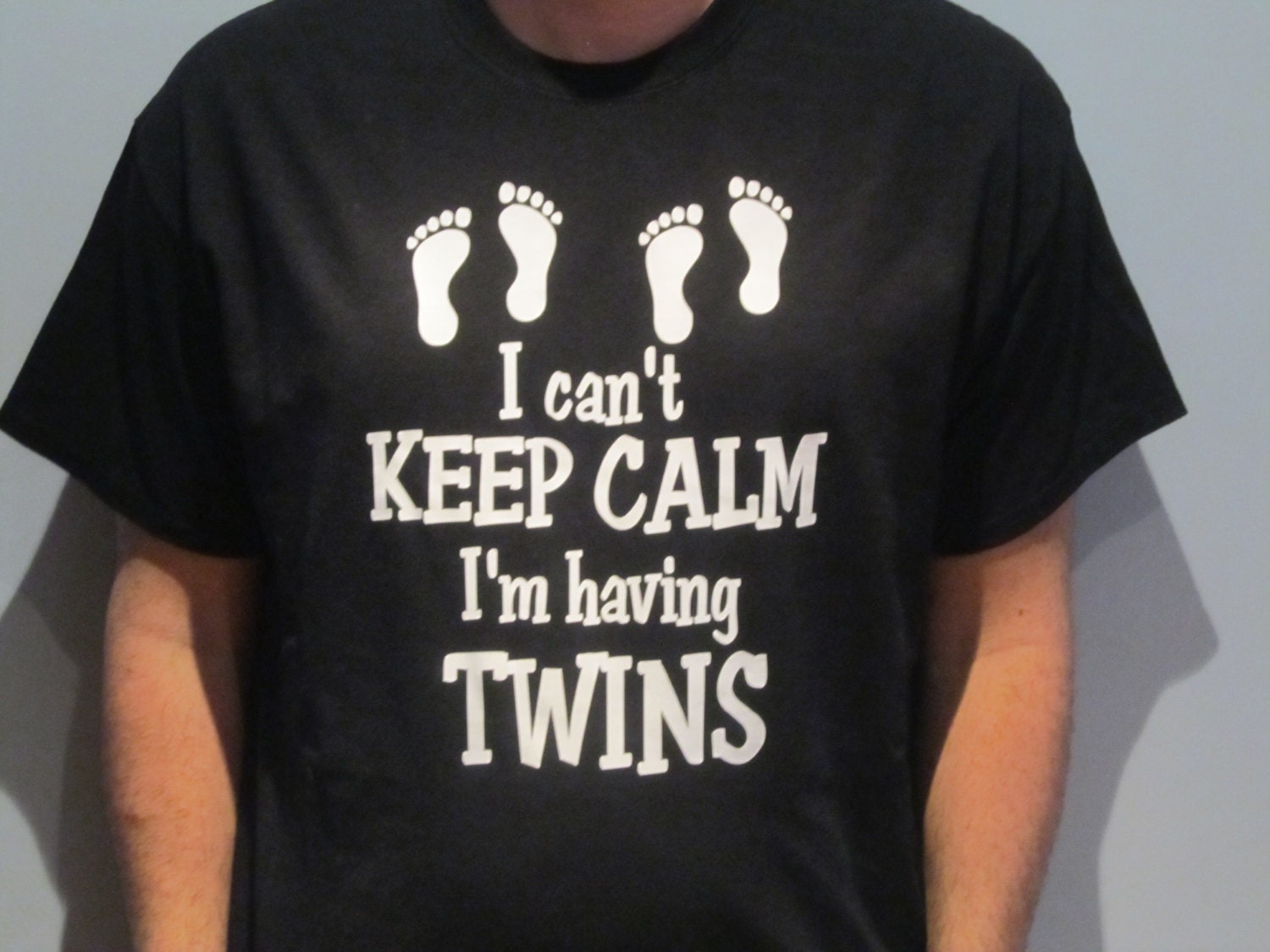 Camiseta divertida para papás gemelos primerizos: \, image size:1500x1125