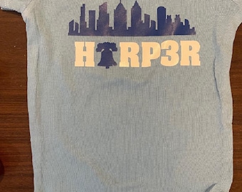Body une pièce Philadelphia Baseball pour bébé Onesie ® Baby Bryce Harper