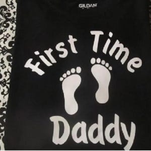 First Time Daddy Shirt: Footprints Pregnancy Announcement New Dad Hospital T-Shirt