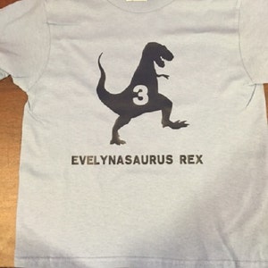 camisa t rex personalizada camisa de dinosaurio T-Rex camisa t-rex para niños nombre de la camisa de dinosaurio camisetas de dinosaurio personalizadas t-rex personalizado Lt Blue w/Navy
