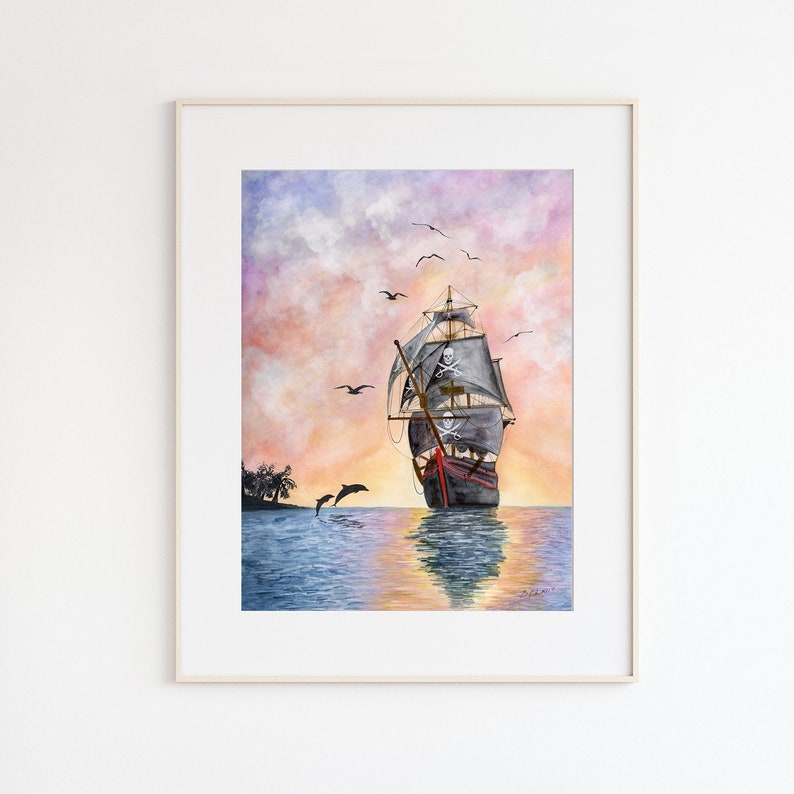 Puede incluir: Una pintura de acuarela de un barco pirata negro navegando en un mar tranquilo al atardecer. El barco tiene una bandera de calavera y huesos cruzados y est&aacute; rodeado de unas pocas gaviotas. El cielo es una mezcla de rosa, morado y naranja.