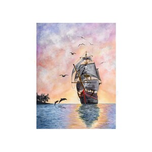 Puede incluir: Un barco pirata negro con velas de calavera y huesos cruzados, navegando en un mar azul tranquilo al atardecer. Dos delfines saltan fuera del agua en primer plano. El cielo es una mezcla de rosa, morado y naranja.