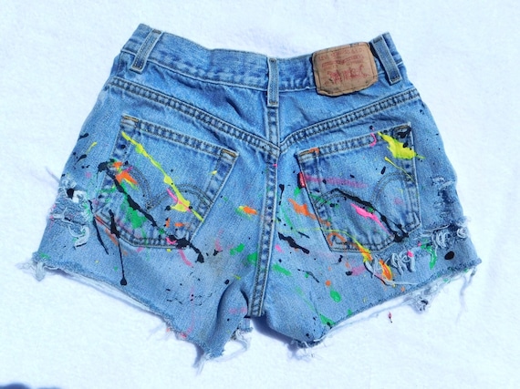 Vintage 550 High Waisted Levi's Cut off Shorts - Size 6- Hipster