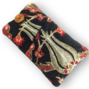 Tulips iPhone 12 / 13 Pro Max sleeve, iPhone 14 Pro pouch, iPhone 15 Sleeve, iphone 13 case crossbody handmade, iPhone 11 sleeve.