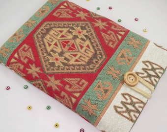 Handmade Wool Felt iPad Sleeve: Padded Protection, Custom Fit