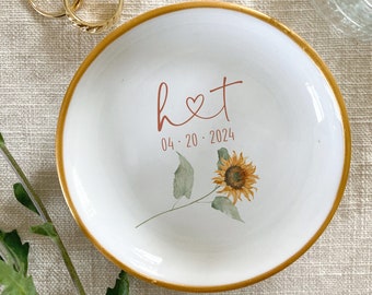 Personalized Sunflower Ring Dish • Perfect Engagement or Wedding Gift for Couple • Custom Initials Date • Botanical Dainty Jewelry Dish