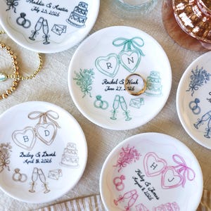 Personalized Ceramic Ring Dish, Hand-Drawn Wedding Engagement Gift, bild 5