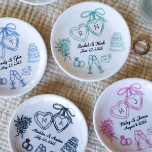 Personalized Ceramic Ring Dish, Hand-Drawn Wedding Engagement Gift, bild 12