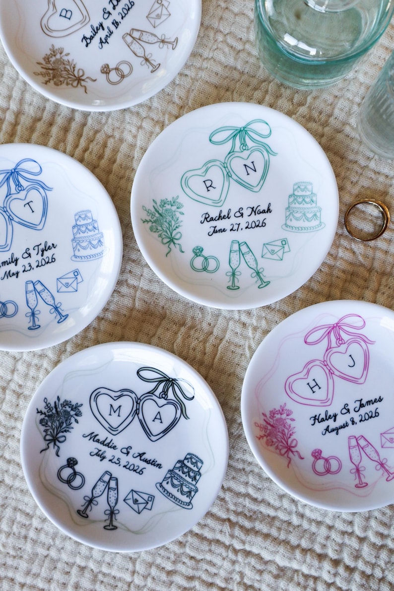 Personalized Ceramic Ring Dish, Hand-Drawn Wedding Engagement Gift, bild 12